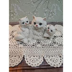 Vintage Homco Cat 1412 Porcelain White Longhair Persian Mama 2 Kittens Figurine